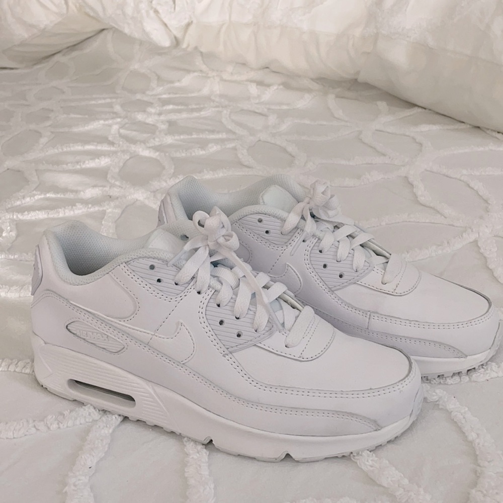 Used once Nike Air Max 90 Size 7 big kid-8.5women